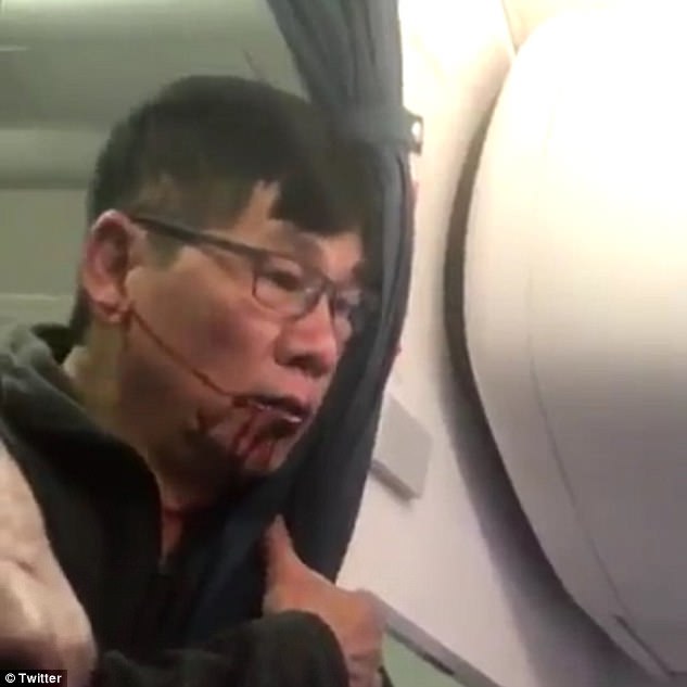 United Airlines to refund every passenger that was aboard overbooked flight