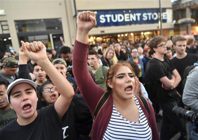 U.C Berkeley erupts in protests as former fascist Breitbart guy speaks at college