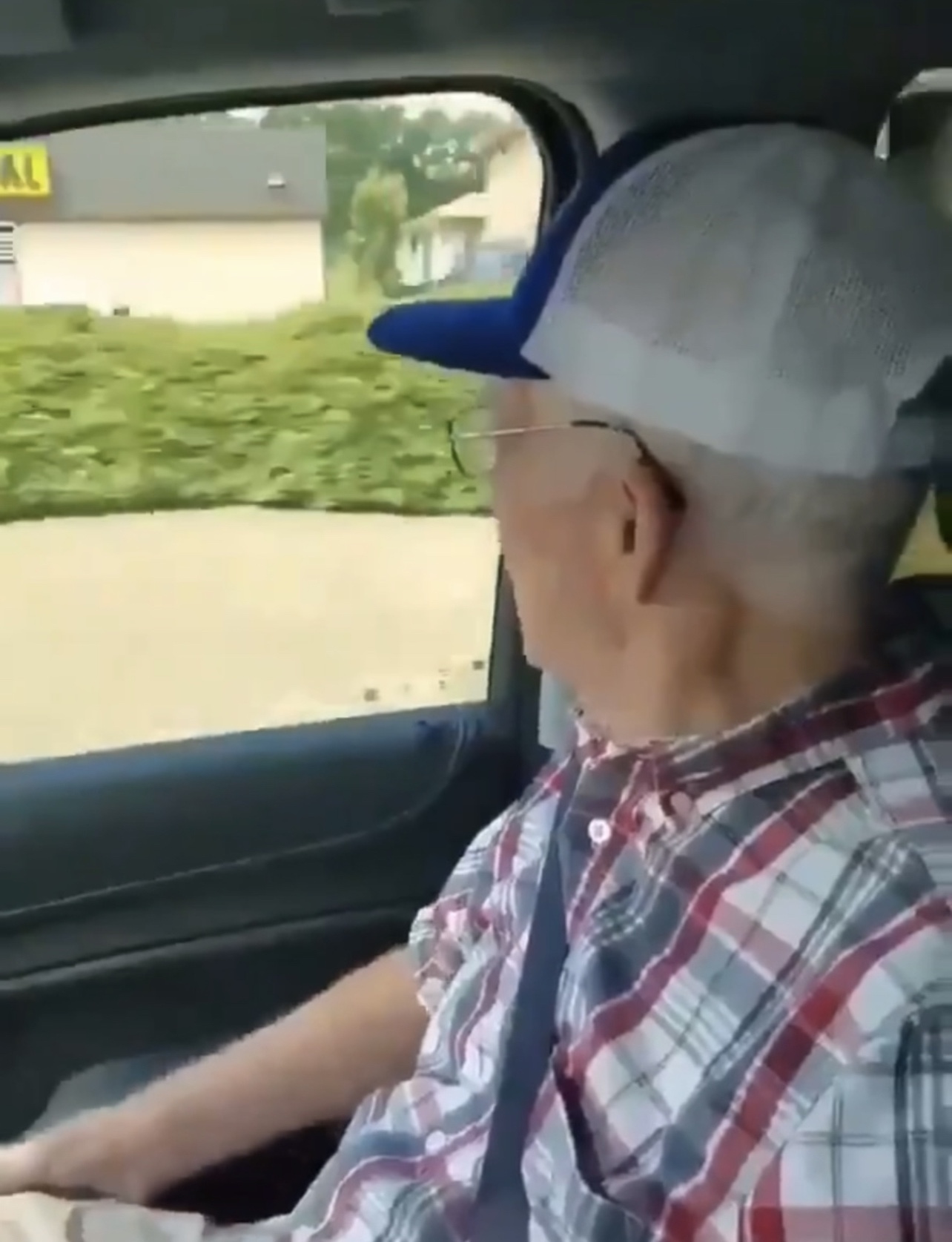 Laugh of the Day: An old man’s admiration of a passerby goes viral